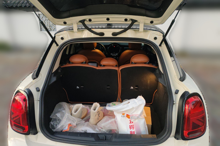 MINI 2022款 1.5T ONE 五门版PLUS中控内饰23