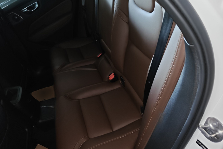 沃尔沃XC60新能源 2025款 插电式混动 长续航四驱智雅豪华版中控内饰7004