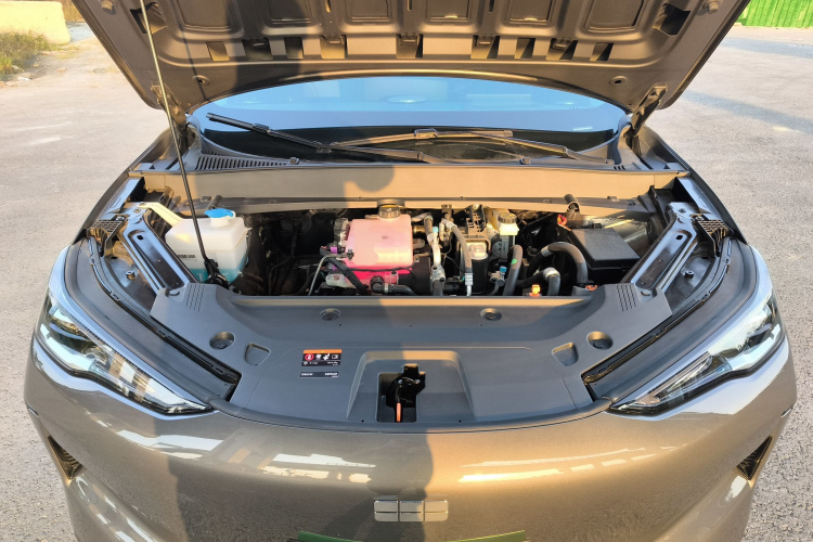 吉利银河 银河E5 2024款 530km 探索+版机舱底盘24