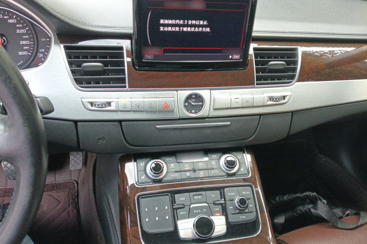 奥迪A8 2013款 A8L 45 TFSI quattro豪华型局部细节16
