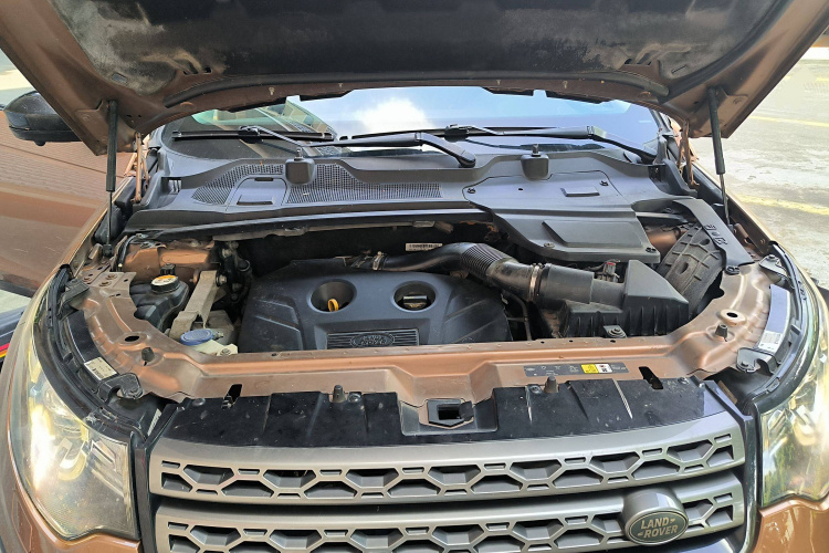 路虎 发现神行 2016款 2.0T 上市限量版机舱底盘24