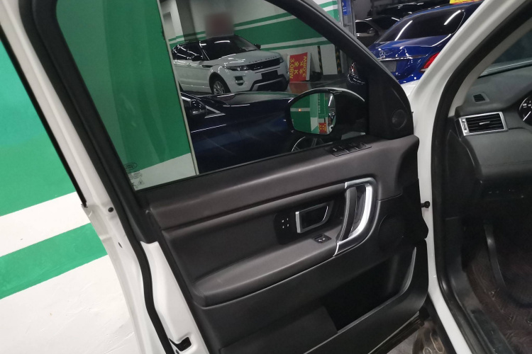 路虎 发现神行 2018款 240PS HSE版中控内饰7004