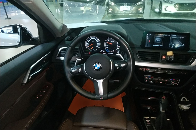 宝马1系 2019款 120i M运动套装中控内饰13