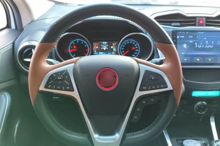 比亚迪 元 2016款 1.5L 手动尊贵型中控内饰13