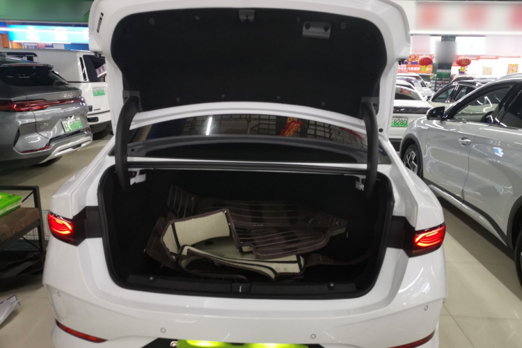 比亚迪 秦PLUS 2025款 DM-i 智驾版 55KM领先型机舱底盘23