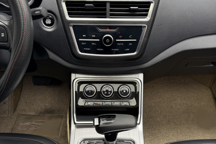 奔腾X40 2019款 1.6L 自动豪华型 国V中控内饰7007