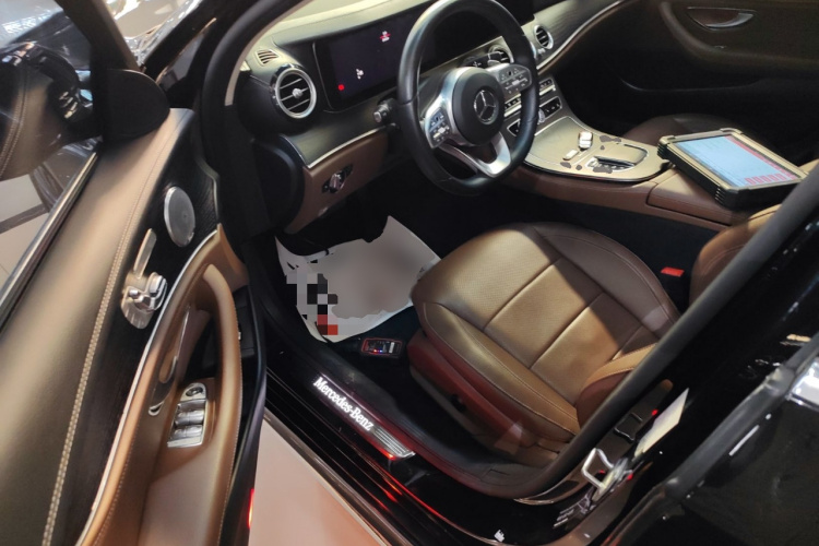 奔驰E级 2020款 改款 E 300 L 运动时尚型中控内饰20