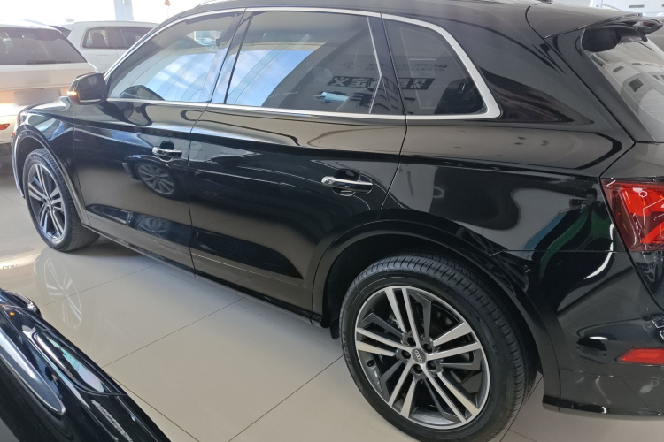 奥迪Q5L 2020款 改款 40 TFSI 荣享时尚型车身外观4