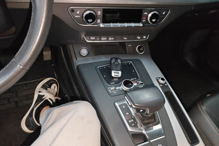 奥迪Q5L 2018款 40 TFSI 荣享时尚型 国V局部细节18