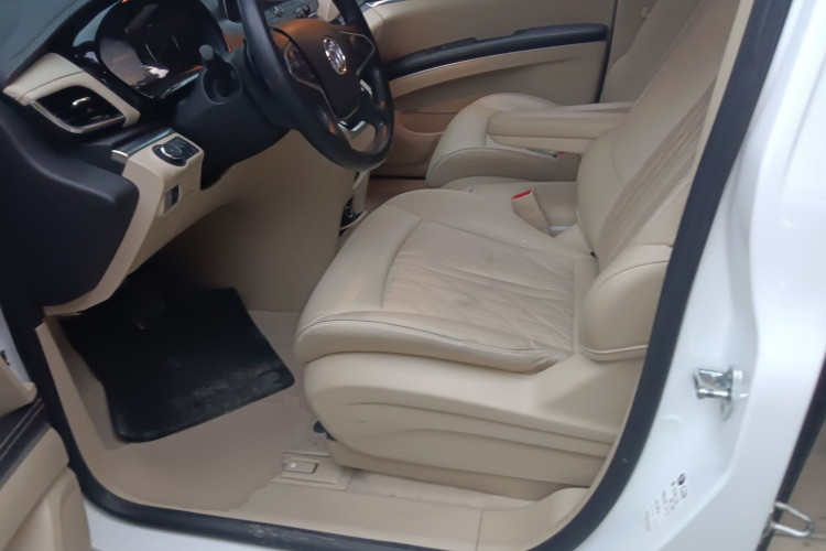 别克GL8 2023款 改款 陆上公务舱 豪华型中控内饰19