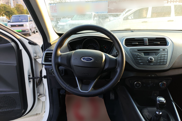 福特 福睿斯 2019款 改款 1.5L 手动质享型 国VI中控内饰13