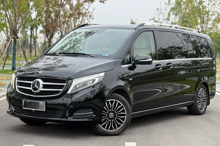奔驰V级 2018款 V 260 L 尊贵加长版 国VI车身外观6005
