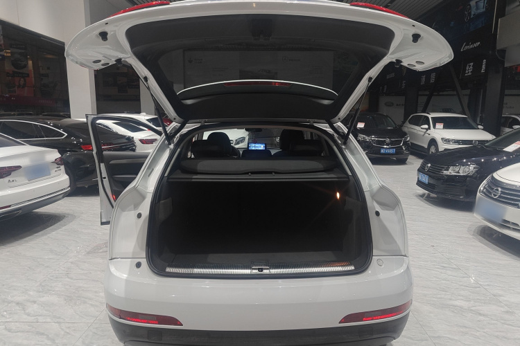 奥迪Q3 2015款 30 TFSI 进取型机舱底盘23