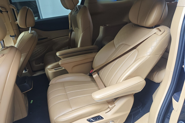 岚图汽车 岚图梦想家 2024款 PHEV 超长续航卓越版中控内饰21