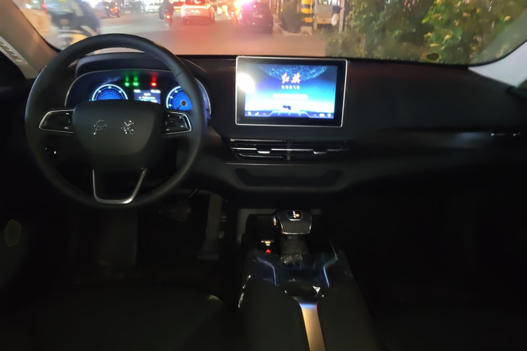 红旗E-QM5 2024款 450km 出行版中控内饰12