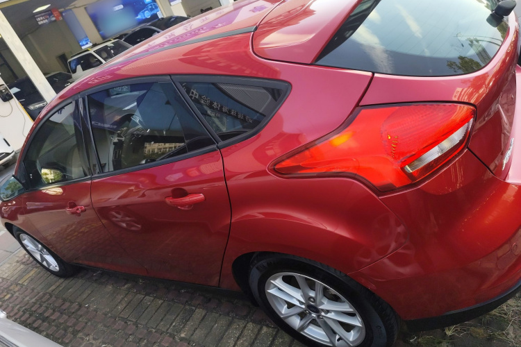 福特 福克斯 2017款 两厢 1.6L 自动风尚型智行版车身外观4