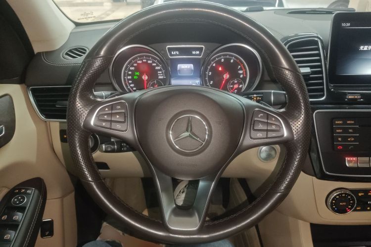 奔驰GLE 2017款 GLE 400 4MATIC局部细节13