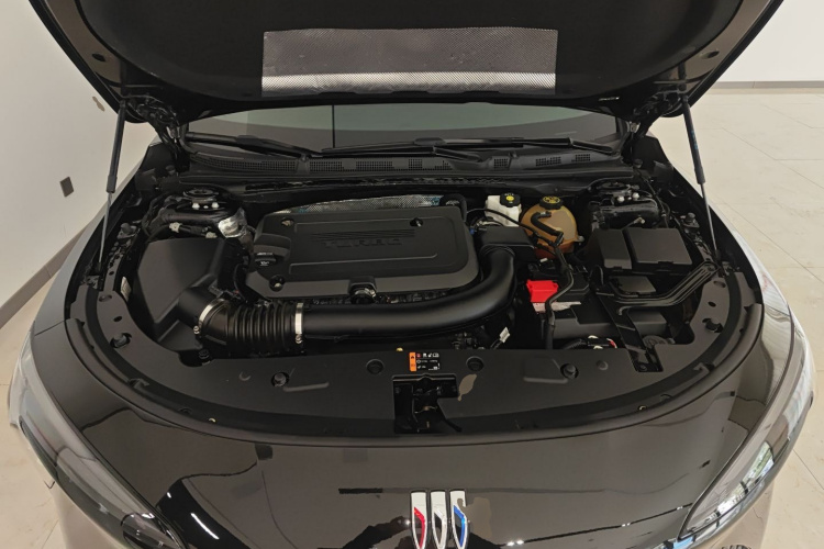 别克 君越 2023款 28T 越尊版机舱底盘24