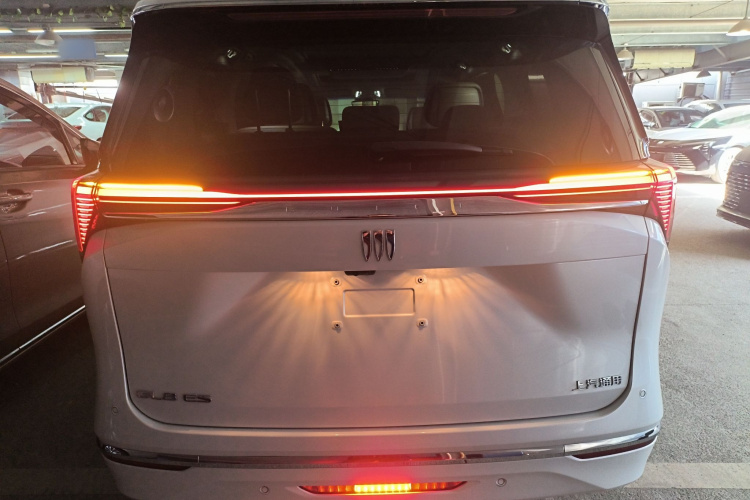 别克GL8 2025款 陆尊 尊享版车身外观6004