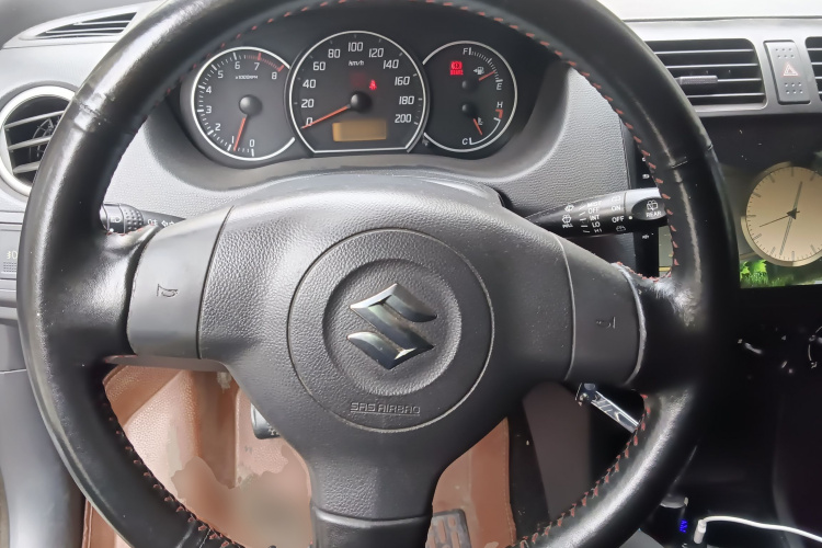 铃木 雨燕 2013款 1.5L 手动20周年限量版中控内饰13