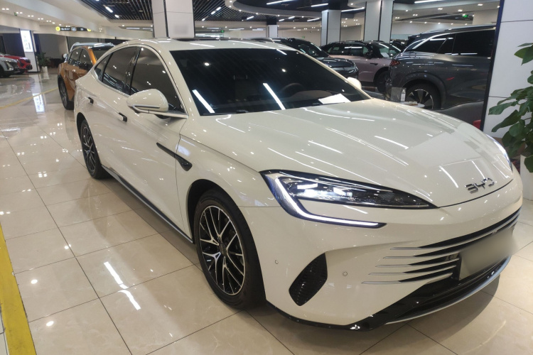 比亚迪 海豹07 DM-i 2025款 智驾版 DM-i 1.5L 125km 尊贵型车身外观3