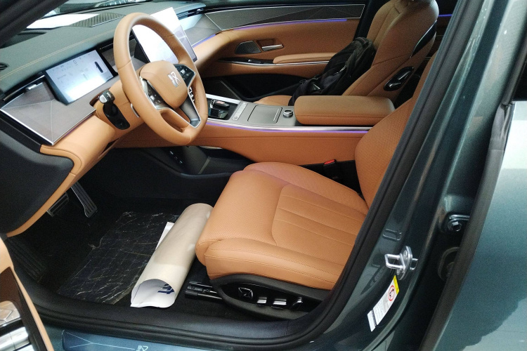 比亚迪 汉L 2025款 DM-p 四驱激光雷达旗舰型中控内饰19