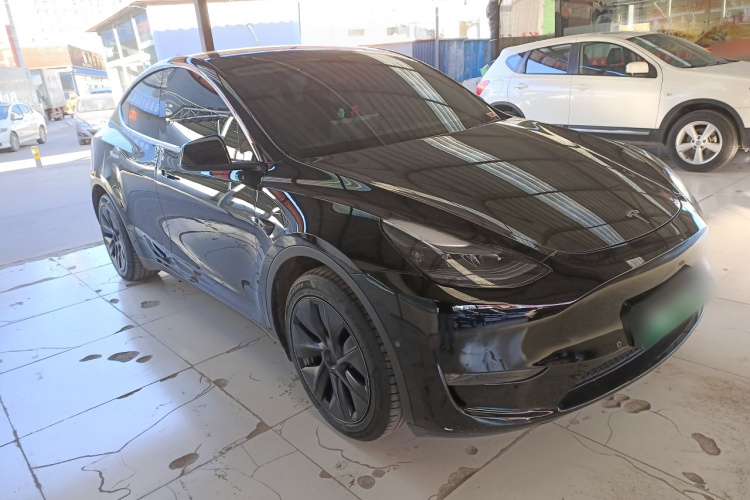 特斯拉 Model Y 2023款 长续航全轮驱动版车身外观3