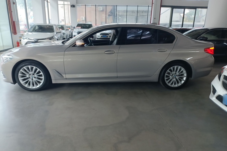 宝马5系 2020款 525Li 豪华套装车身外观4