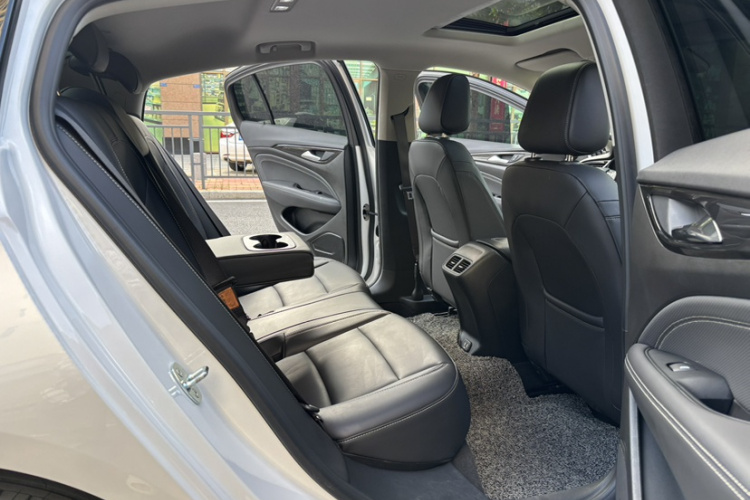 别克 君威 2024款 25T 超享版中控内饰7008