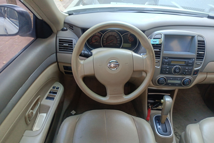 日产 轩逸 2012款 经典 1.6XE 自动舒适版中控内饰13