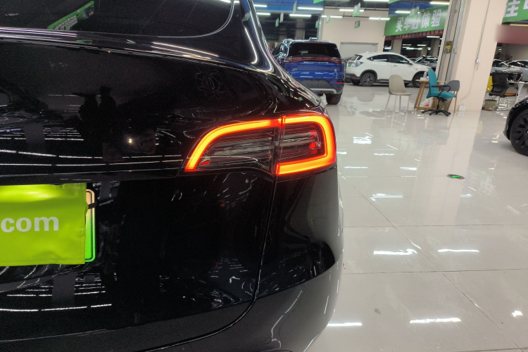 特斯拉 Model Y 2022款 改款 后轮驱动版车身外观9