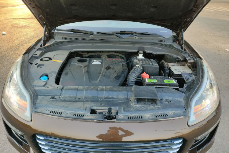 众泰SR9 2017款 2.0T 自动极致之梦版机舱底盘24