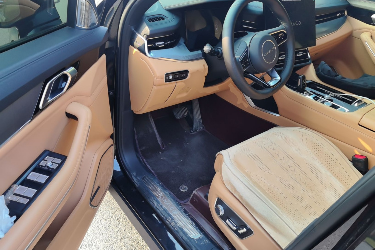 领克09 EM-P 2024款 2.0TD EM-P 四驱HALO 六座中控内饰20