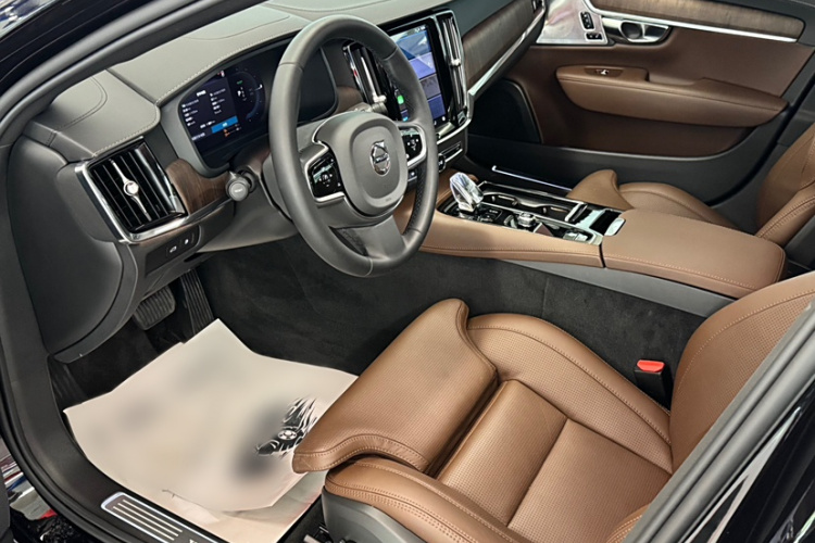 沃尔沃S90新能源 2025款 插电式混动 四驱长续航智雅豪华版中控内饰7011