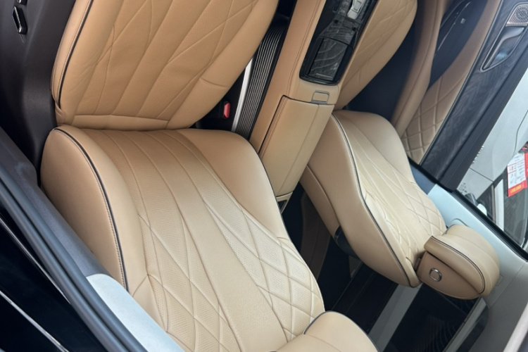 腾势D9 2024款 DM-i 980 四驱尊贵型局部细节19