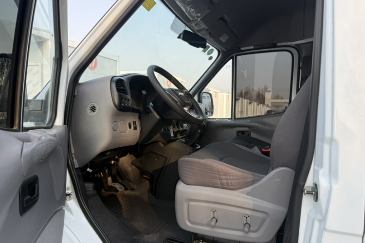 江铃 特顺 2019款 2.8T商运型短轴中顶6座国VI JX493中控内饰7001