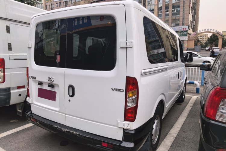 上汽大通MAXUS 新途V80 2019款 2.5T经典款6挡手动傲运通改款短轴超低顶5/6座车身外观7