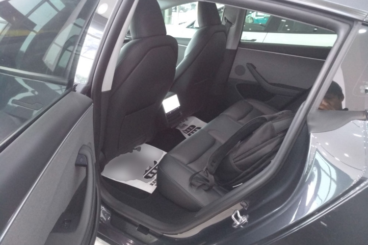 特斯拉 Model 3 2023款 后轮驱动版中控内饰21