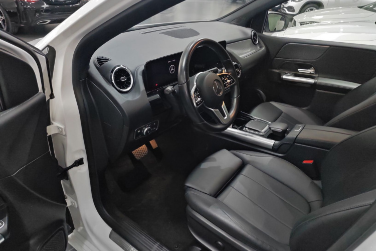 奔驰B级 2022款 改款二 B 200 时尚型中控内饰20