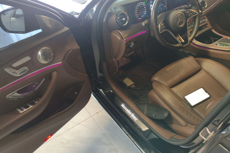 奔驰E级 2023款 改款 E 260 L中控内饰7003