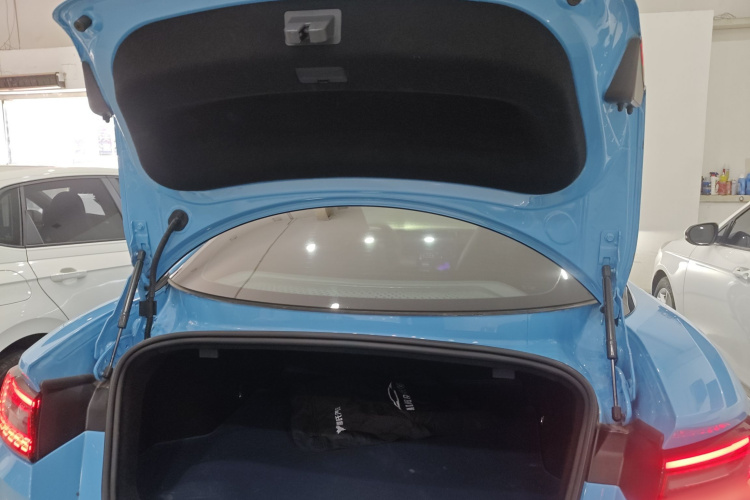 哪吒汽车 哪吒GT 2023款 560机舱底盘23