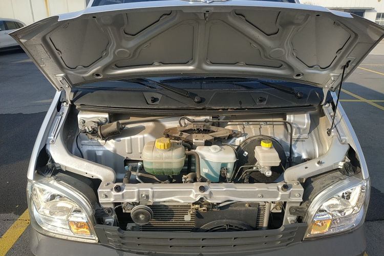 五菱汽车 五菱之光 2023款 1.5L 实用型 5/7座机舱底盘24