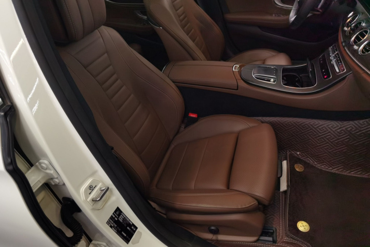 奔驰E级 2023款 改款 E 260 L 运动型局部细节41