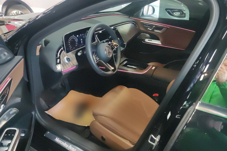 奔驰E级 2025款 E 300 L 时尚型中控内饰20