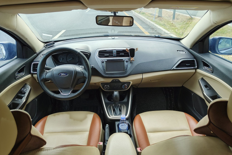 福特 福睿斯 2015款 1.5L 自动舒适型中控内饰7009