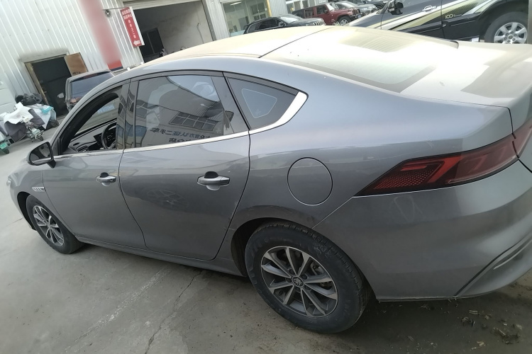 比亚迪 秦PLUS 2023款 冠军版 DM-i 55KM领先型车身外观4