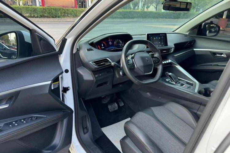 标致5008 2019款 改款 360THP 5座精英版中控内饰7002