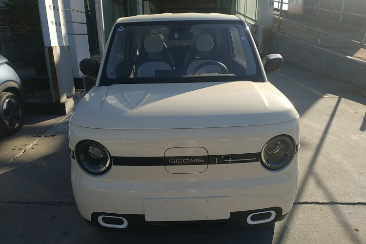 吉利银河 熊猫 2025款 210km 元气熊车身外观2