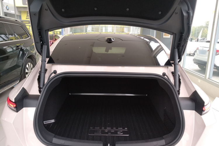 蔚来ET5 2024款 75kWh机舱底盘23