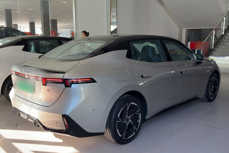 领克07 2024款 EM-P 126长续航 Halo车身外观6003